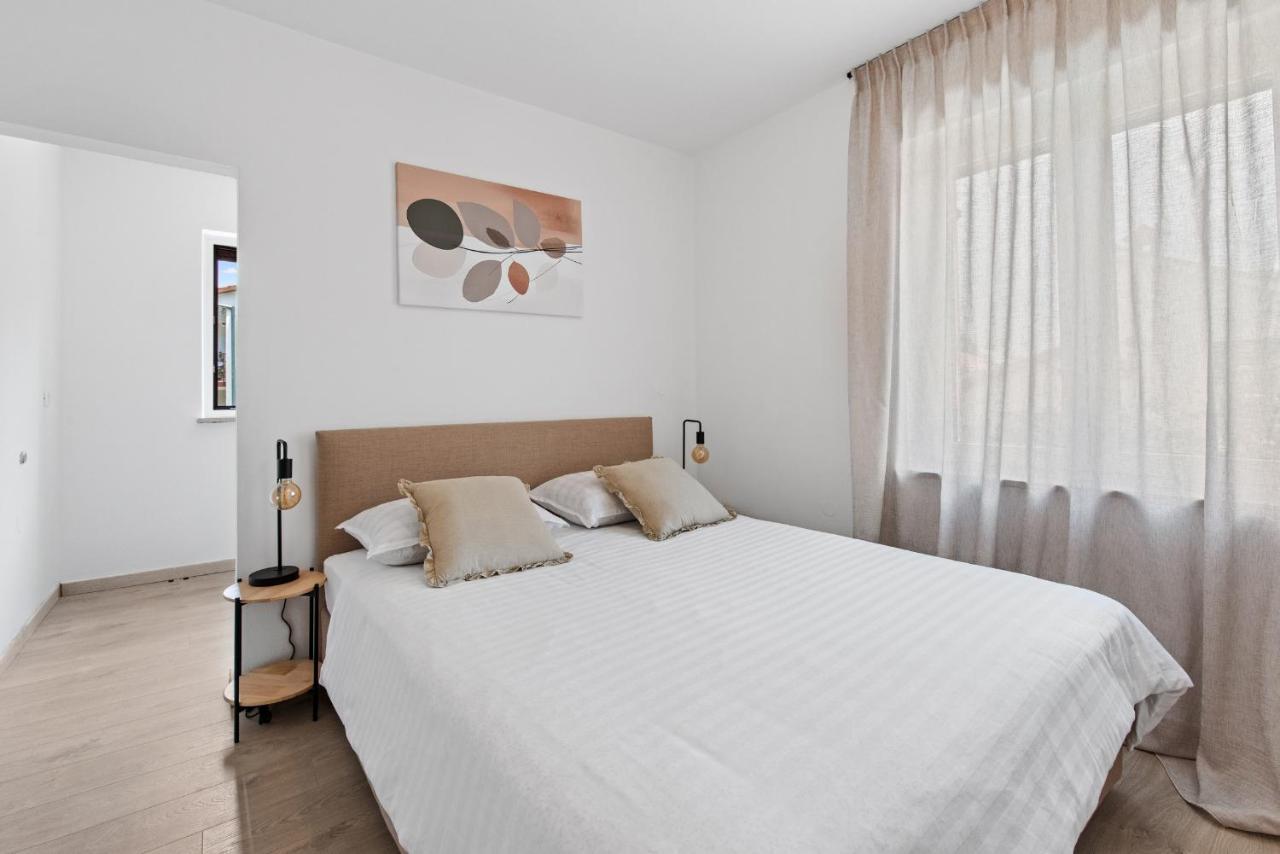 Poli Nona - Renovated In 2023 Apartment Porec Exterior photo